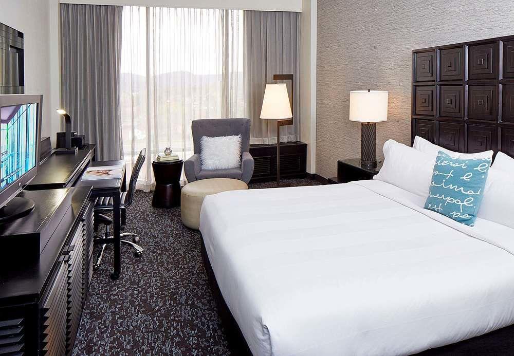 Renaissance Asheville Downtown Hotel Экстерьер фото